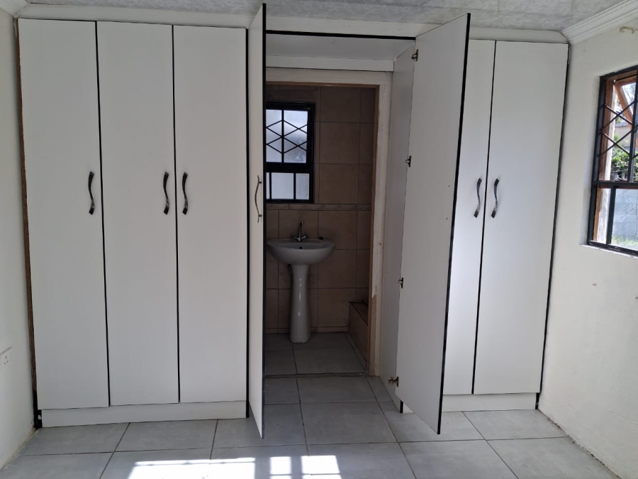 To Let 5 Bedroom Property for Rent in Cambridge Eastern Cape